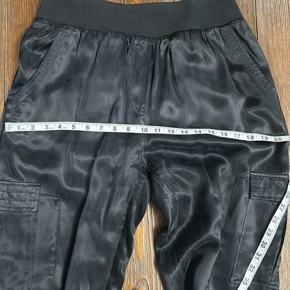 Ellie Tahari Washed Satin Cargo Joggers - Picture 9 of 12